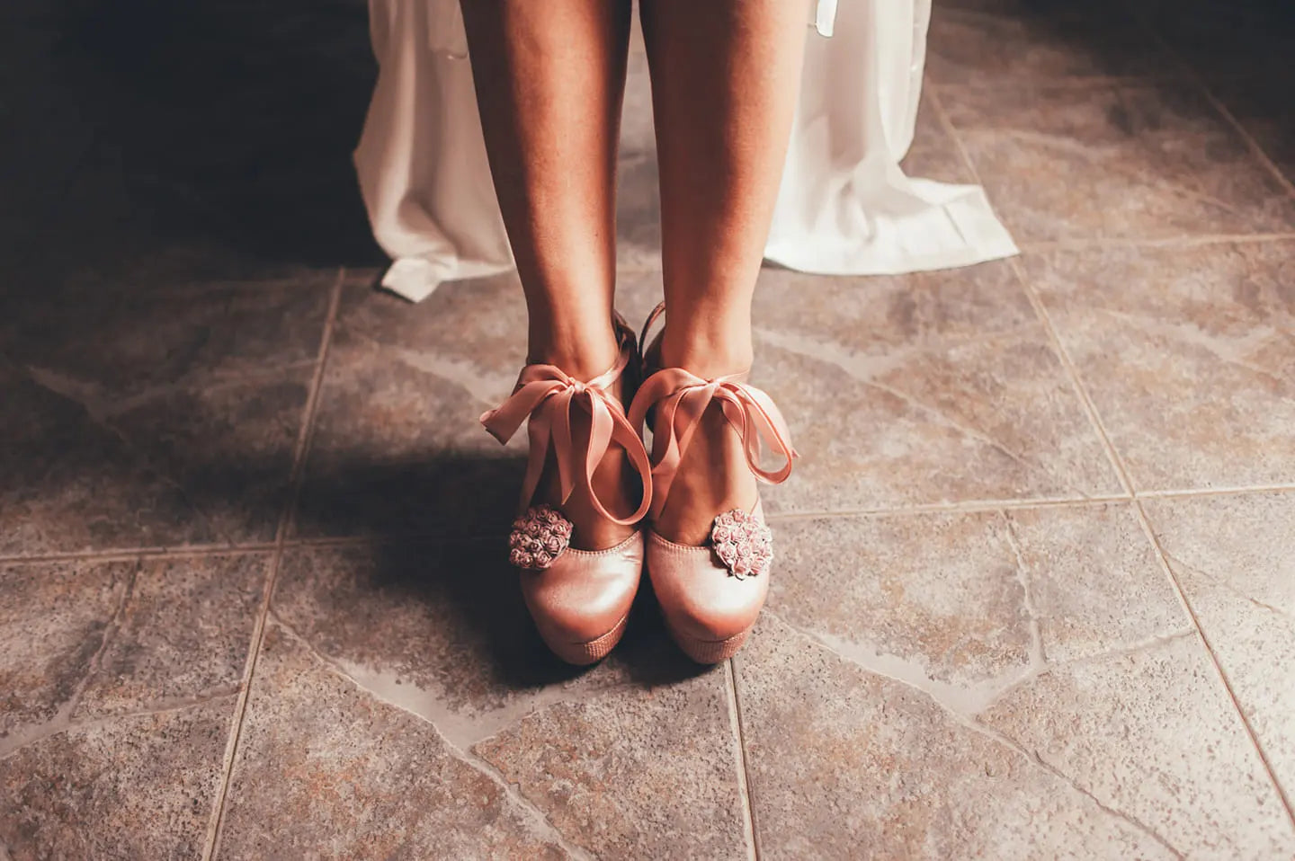 Jenny T. con los Zapatos de Novia con Cuña Rosa Viejo - Odilia Bridal