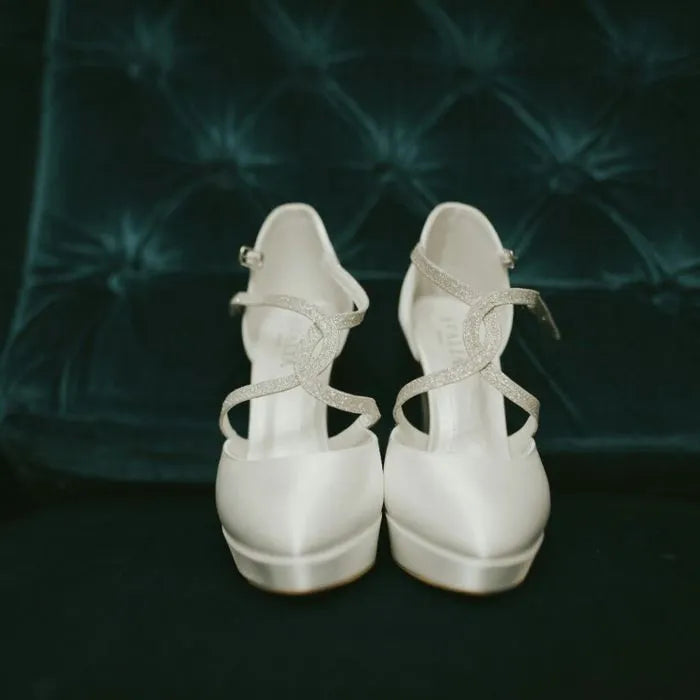 Detalle de los Zapatos de Novia Mary - Odilia Bridal