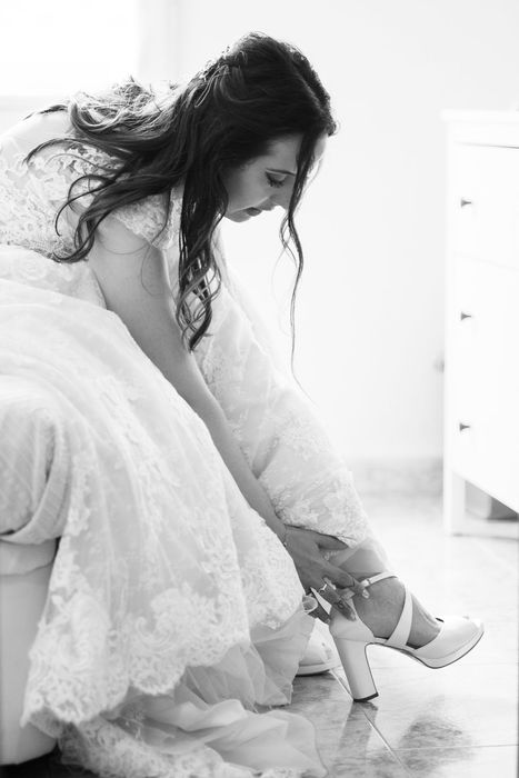 Novia con los Zapatos de Novia Cindy - Odilia Bridal