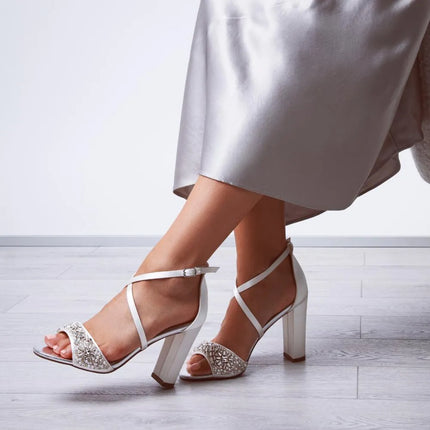 Sandalias de novia Fern con correas, cristales, perlas y tacón de bloque, elegantes y cómodas para bodas